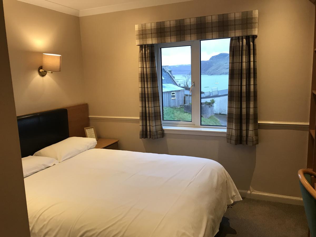 Caledonian Hotel Portree Exteriör bild